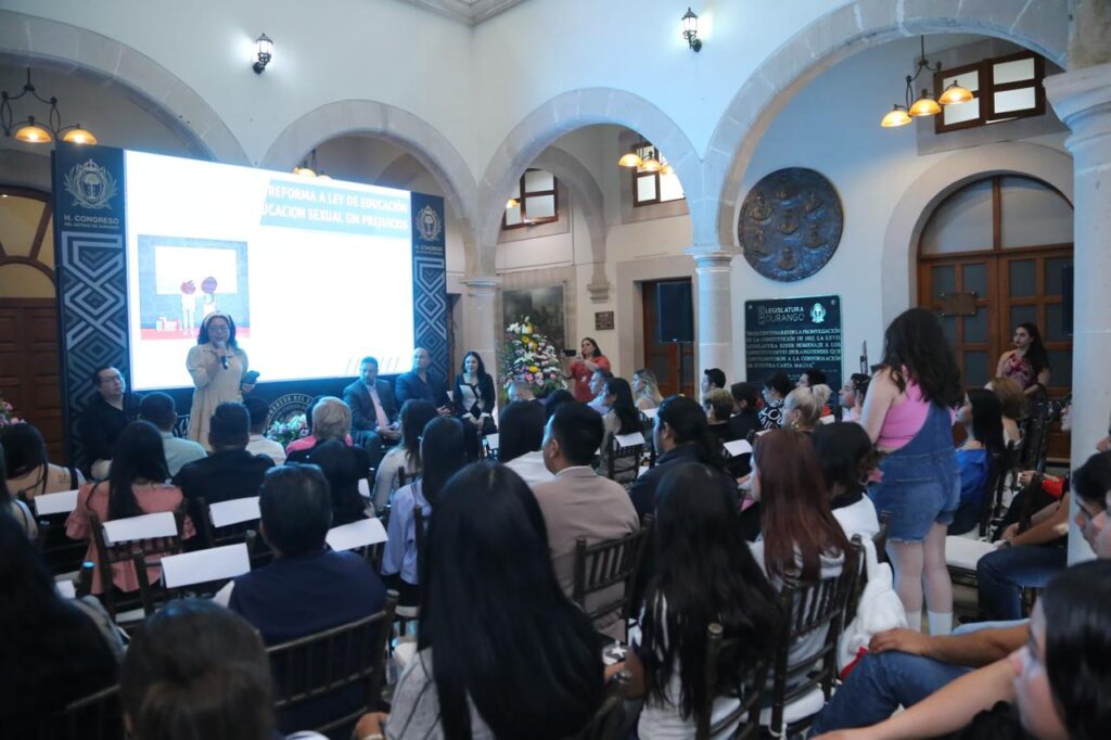 Primer Foro LGBTTIQ+ en el Congreso del Estado (3)