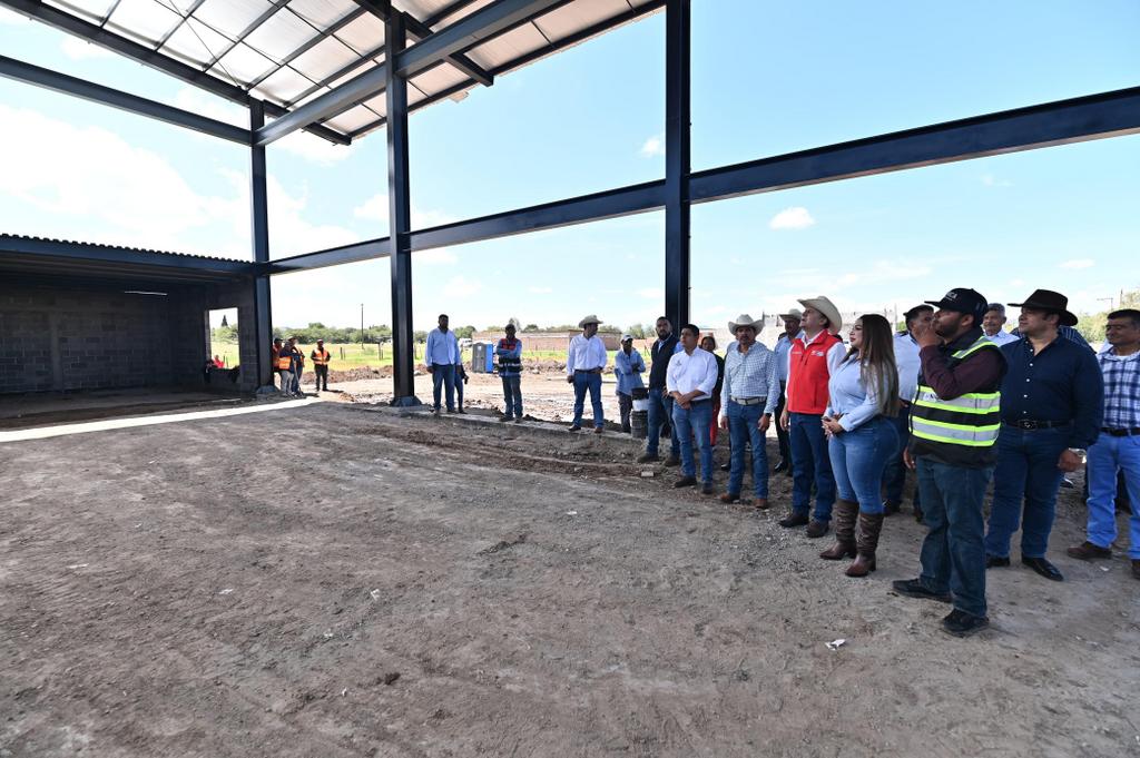 2-Esteban Villegas supervisa Central Camionera en Vicente Guerrero, obra que dará mayor seguridad y mejor transporte2
