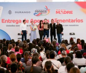 01-Mujeres reconocen a Esteban Villegas por cumplir su palabra al entregar 25 mil Tarjetas Madre en su modalidad alimentaria (1)