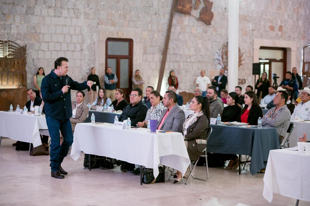 2-Gobernador impulsa proyectos estratégicos para transformar los 39 municipios de Durango (2)