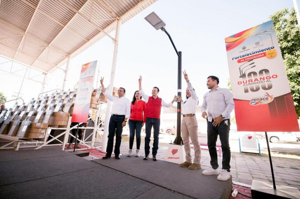 11-Con 300 nuevas luminarias, Esteban y Betzabé hacen de Gómez Palacio una ciudad más segura, moderna y bonita (6)