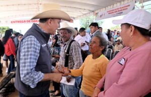 Con apoyos sociales y de vivienda, Esteban mejora la calidad de vida de las familias en Guadalupe Victoria (3)