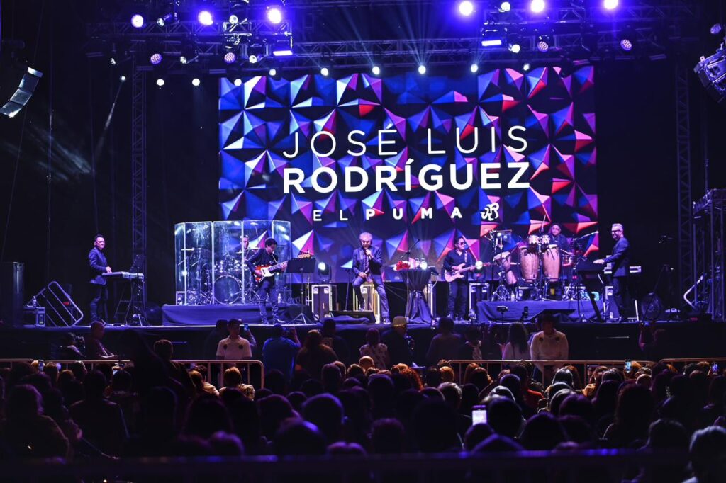 José Luis Rodríguez “El Puma” abre con fuerza el Festival Revueltas 2025 en Durango (1)