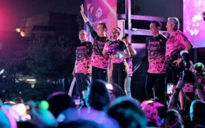 Más de 11 mil duranguenses corren por la prevención del cáncer de mama en la Marea Rosa Retro 2025 (14)