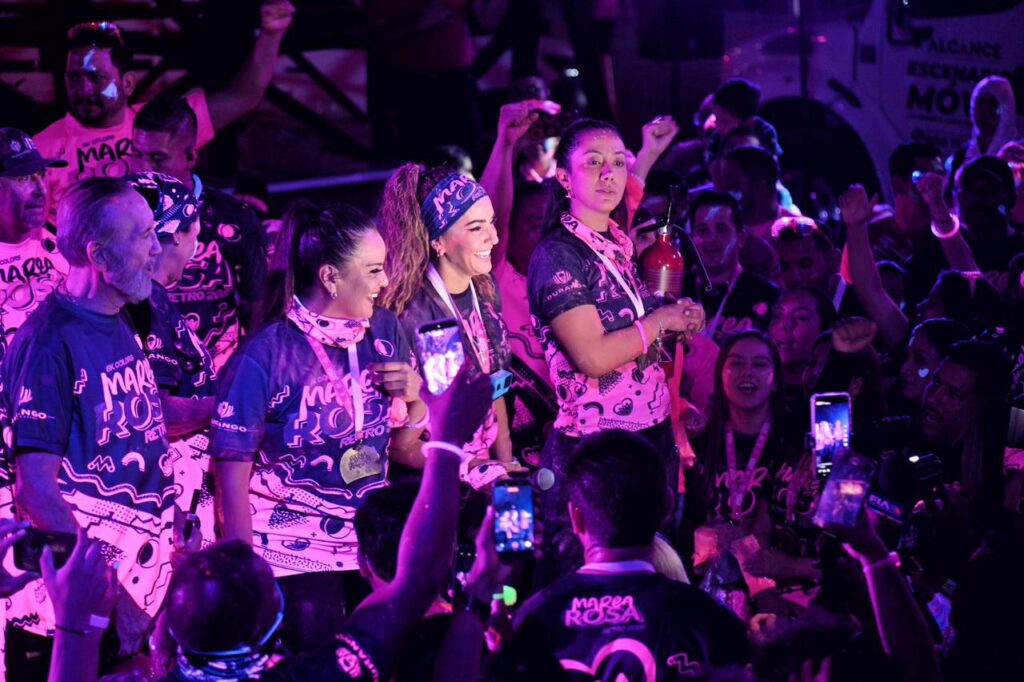 Más de tres mil corazones laten en la Marea Rosa Retro 2025 en La Laguna (9)