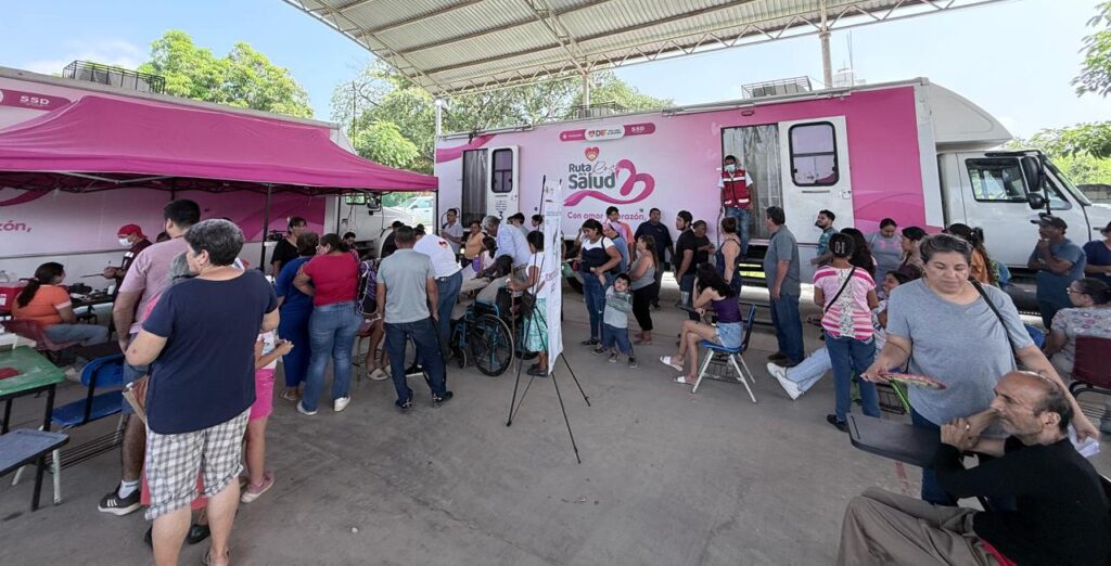 Personas atendidas por el hospital sobre ruedas de Durango agradecen el apoyo tras las inundaciones en Veracruz (2)