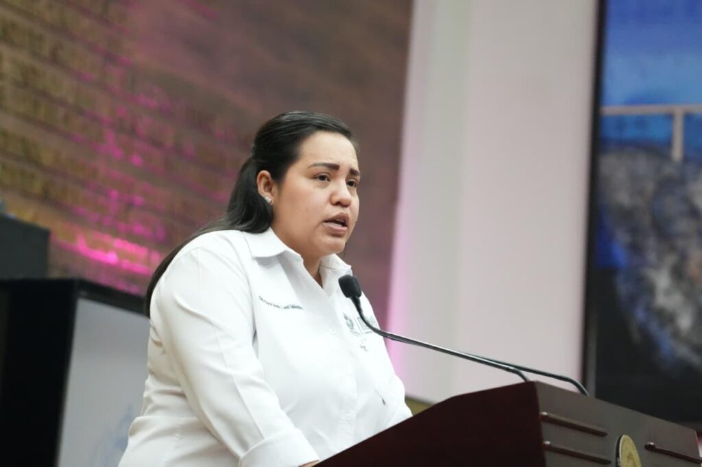 Propone Flora Leal incluir psicólogos en escuelas