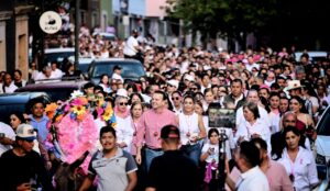 Sobrevivientes del cáncer de mama inspiran con su ejemplo en la Callejoneada Rosa 2025 1