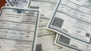 DETIENE FECCED A PARTICULAR QUE VENDÍA ACTAS DE NACIMIENTO APÓCRIFAS