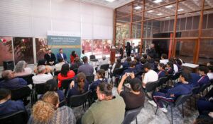 OTORGAN A YUNUEN DÍAZ EL PREMIO BELLAS ARTES DE ENSAYO LITERARIO JOSÉ REVUELTAS 2025 EN DURANGO (8)