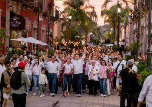 Cientos de familias disfrutan la Feria Navideña en un ambiente familiar y de tradición (1)