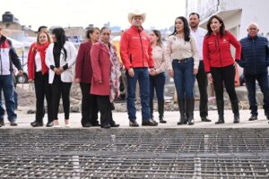 Esteban Villegas supervisa construcción del Puente Vehicular y Peatonal en Pueblo Nuevo (2)