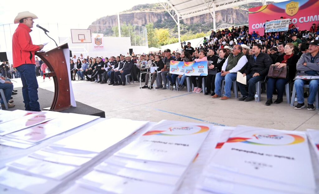 Esteban entrega más de 200 títulos de propiedad en Santiago; familias acceden a certeza jurídica y apoyos de vivienda (1)