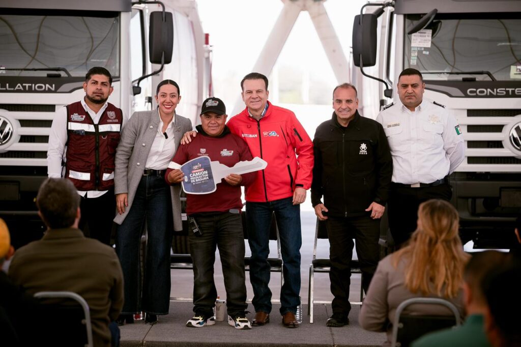 Esteban y Betzabé fortalecen servicios públicos y seguridad con nuevos camiones recolectores y patrullas en Gómez Palacio (4)