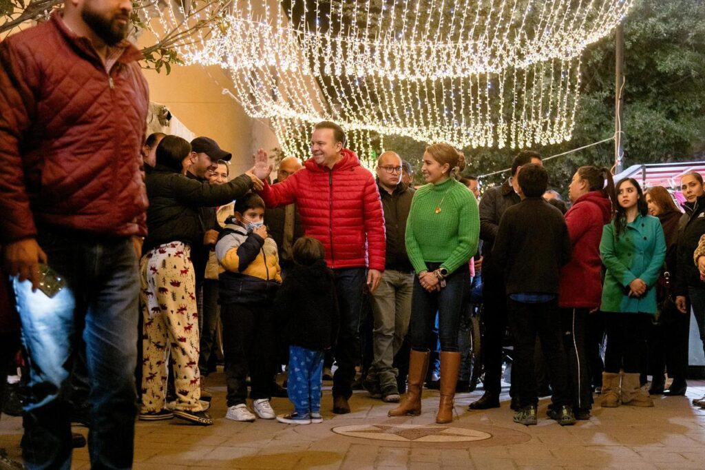 Gobierno del Estado ilumina Constitución, Las Alamedas y Canta Ranas, se llena de magia navideña Durango (10)