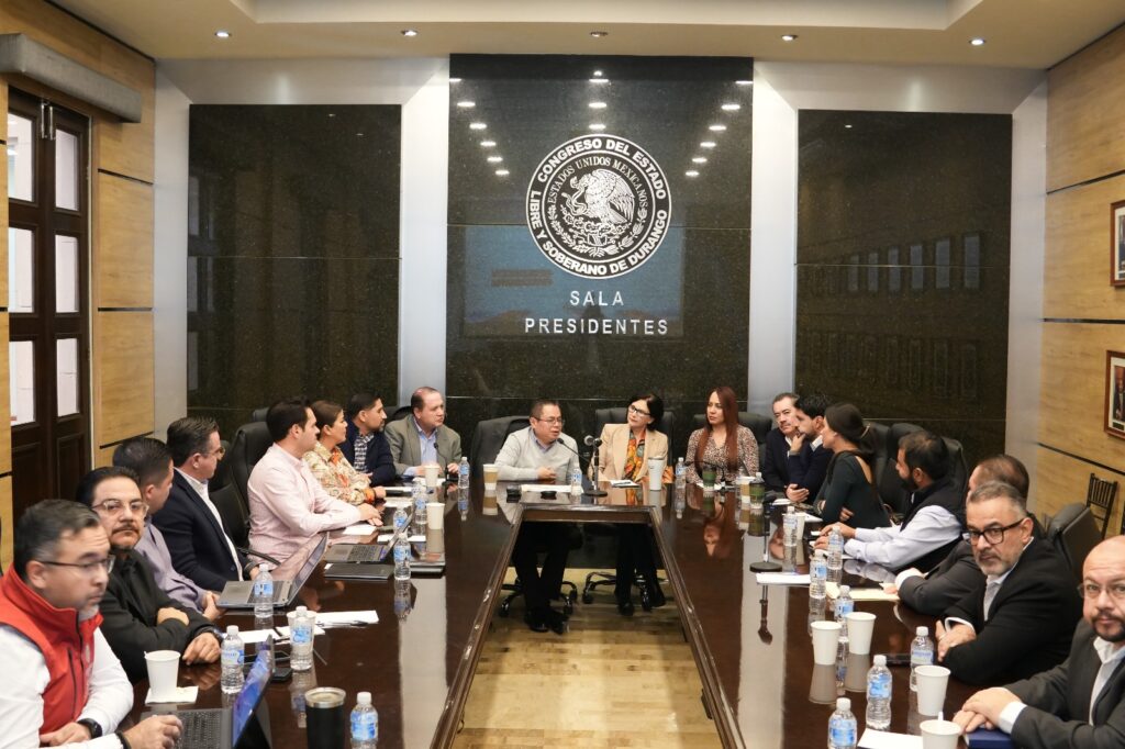 Se reúnen diputados con secretario de Finanzas; detalla Presupuesto 2026