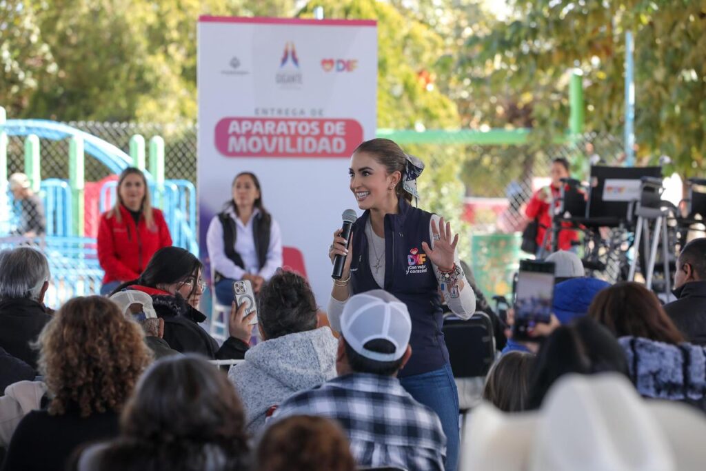 Entrega Marisol apoyos funcionales en Villa Las Nieves, en equipo con la Beneficencia Pública y la Secretaría de Salud (1)