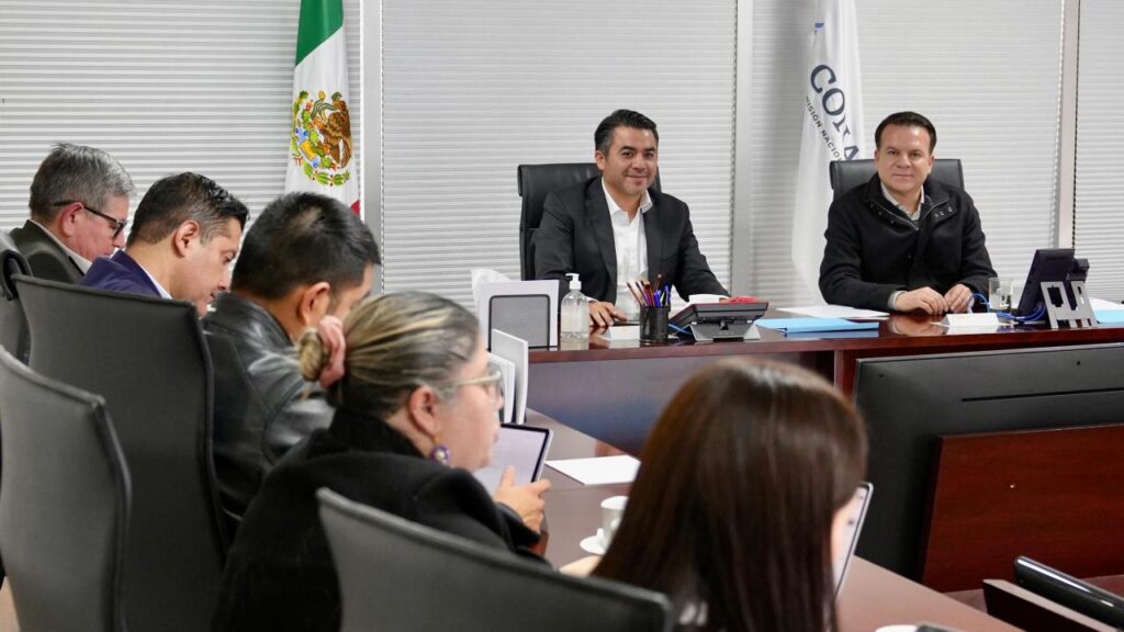 Gobernador Esteban Villegas y Efraín Morales, director de CONAGUA, analizan proyectos hídricos para los 39 municipios de Durango (3)