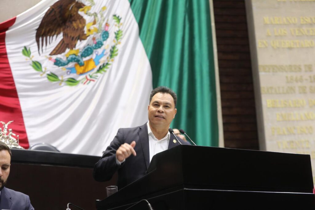 El diputado Arturo Yáñez, propone que el gobierno no cobre IVA a la TUA 1