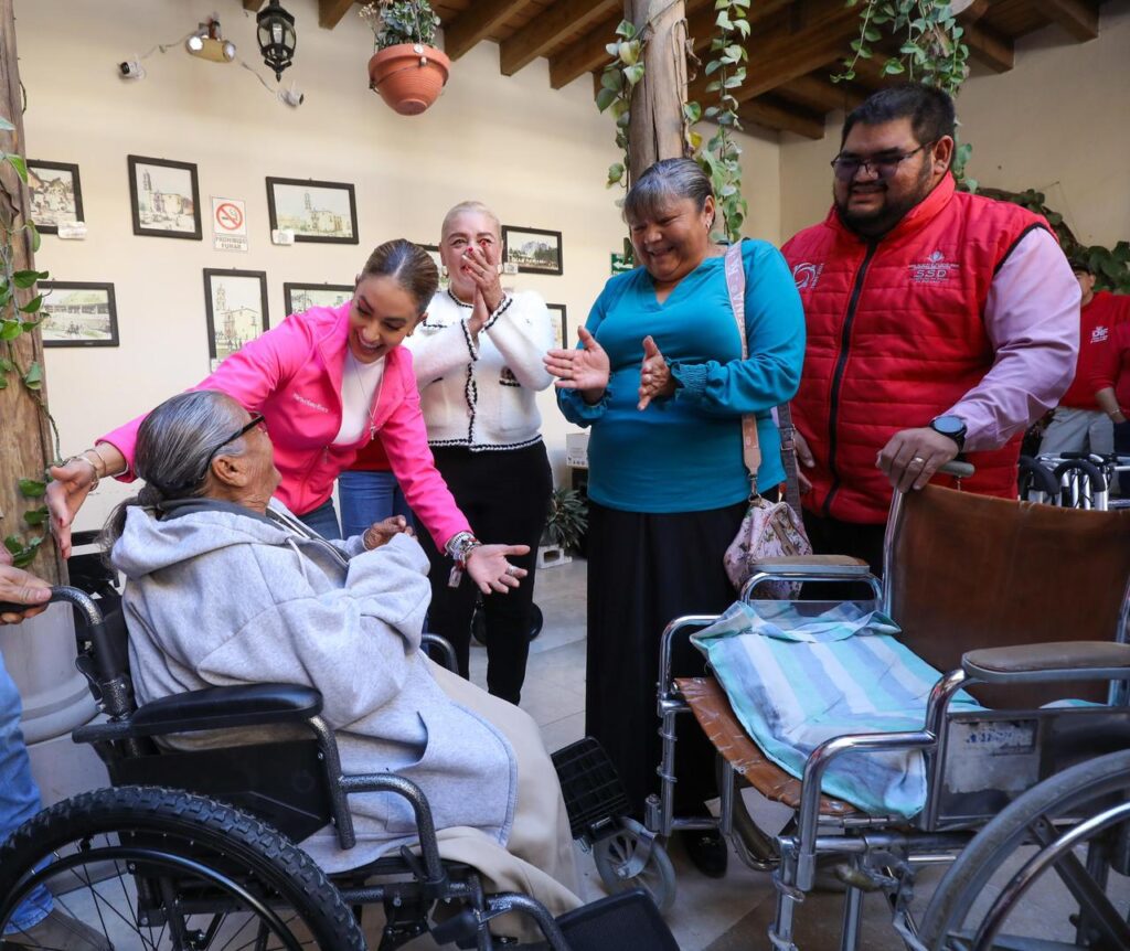 Entrega Marisol apoyos funcionales en Mapimí; acude a los domicilios de las personas con mayor dificultad de movilidad (3)
