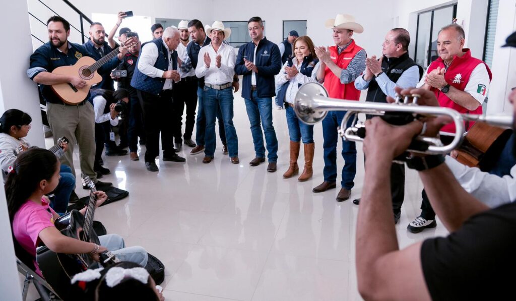 Esteban Villegas y Edith Orozco rescatan el Instituto de Arte y Cultura para fomentar el talento y prevenir adicciones en Cuencamé (5)