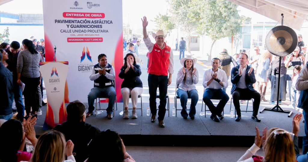 Esteban y Susy entregan calle nueva en Lerdo; obra iniciada en noviembre hoy mejora la vida de cientos de familias3