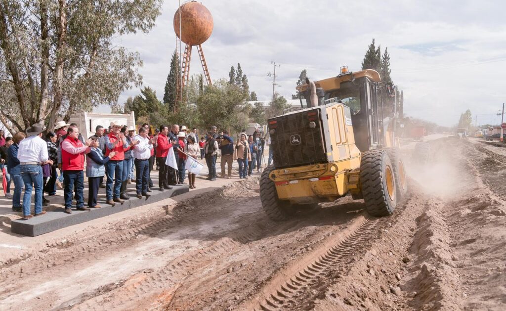 Más de 21 MDP en obras y acciones para Guadalupe Victoria Esteban inicia pavimentación hidráulica en Calixto Contreras (2)