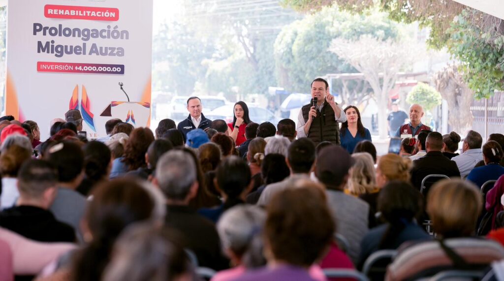 Nueva vialidad en Gómez Palacio Esteban y Betzabé cumplen compromiso de rehabilitar la prolongación Miguel Auza (2)