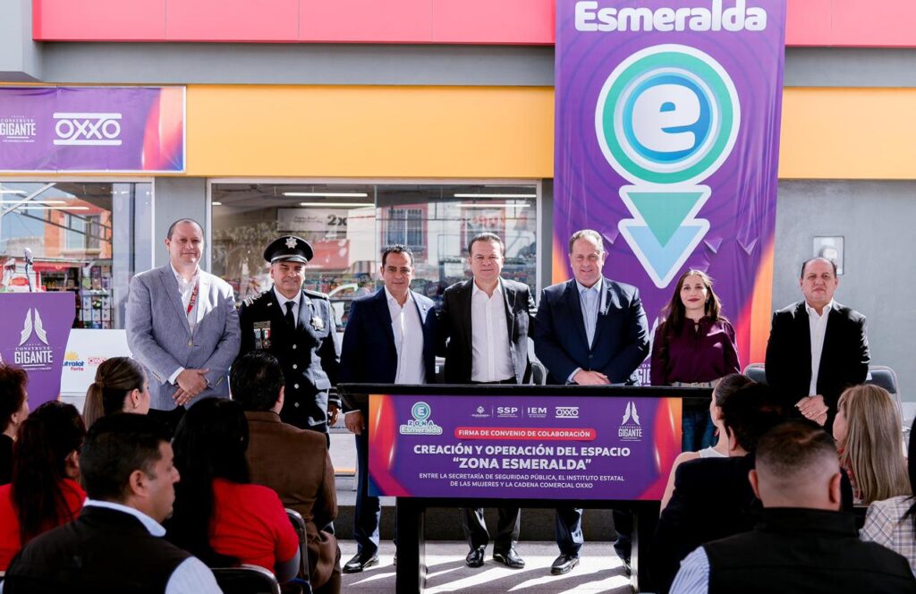 Durango tendrá más de 400 espacios libres de violencia; Gobernador Esteban firma convenio con OXXO en beneficio de las mujeres (4)