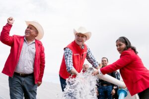 El Gobernador Esteban entrega nuevo pozo con paneles solares en Canutillo y asegura agua constante para las familias (1)