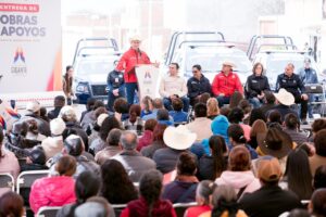 En su gira por los 39 municipios, familias de Vicente Guerrero destacan apoyos en agua, seguridad y certeza jurídica que entregó Esteban Villegas (2)