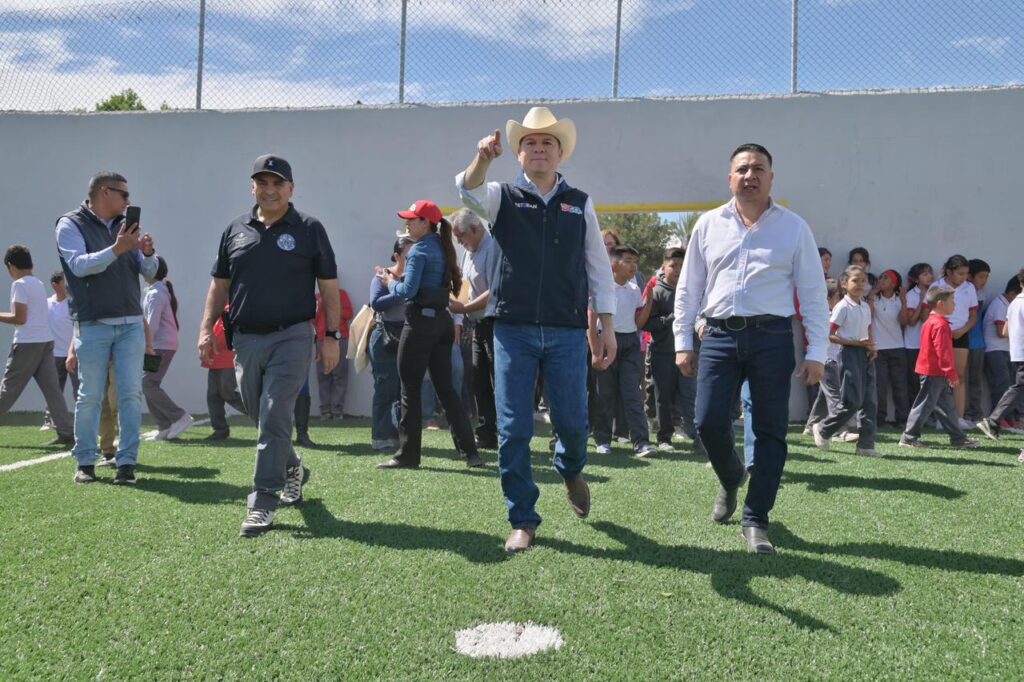 Entrega Esteban Villegas cancha de fútbol renovada para fomentar el deporte en San Luis del Cordero (3)