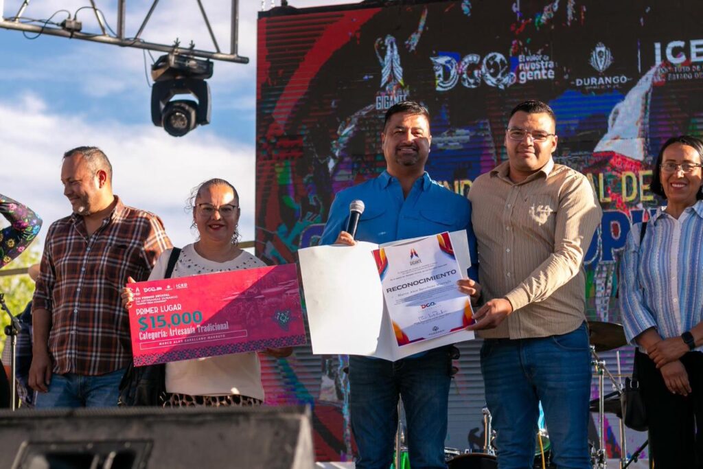 Gobierno del Estado otorga el XXl Premio Estatal de Artesanías “Santos Vega Camargo” (2)