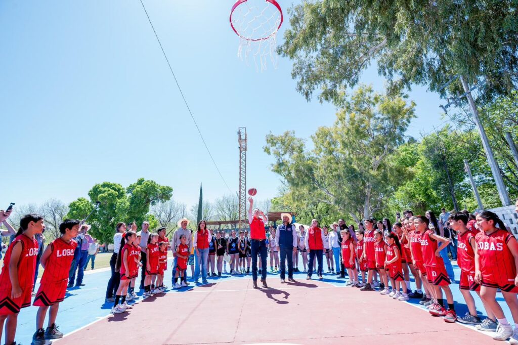 Gobierno del Estado y Municipio de Nazas entregan nueva cancha para practicar deporte en un espacio digno (1)