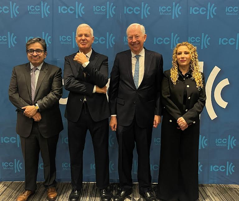 John W.H. Denton AO, secretario general de la International Chamber of Commerce y los representantes de la ICC México, Ricardo Ramírez, Claus von Wobeser y Yesica González.