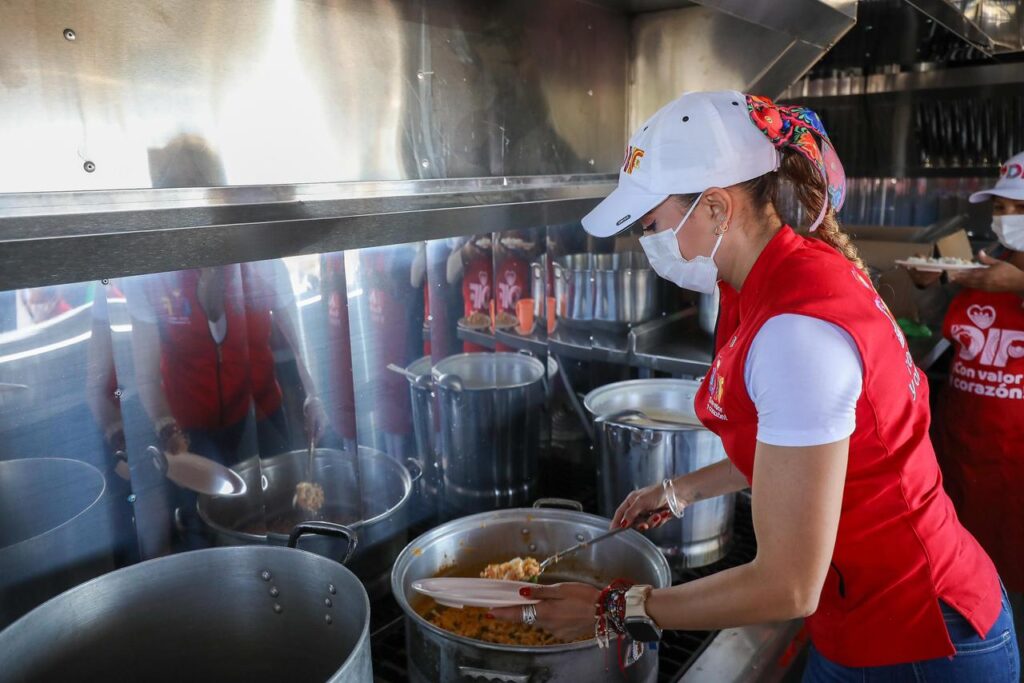 Lleva Marisol Rosso a las familias del Mezquital alimentos calientes, apoyos y atención directa con nuevo comedor móvil en La Guajolota (2)
