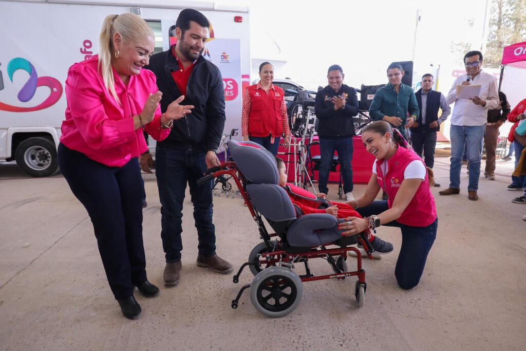 Lleva Marisol Rosso servicios médicos gratuitos y sonrisas a familias de Ceballos 3
