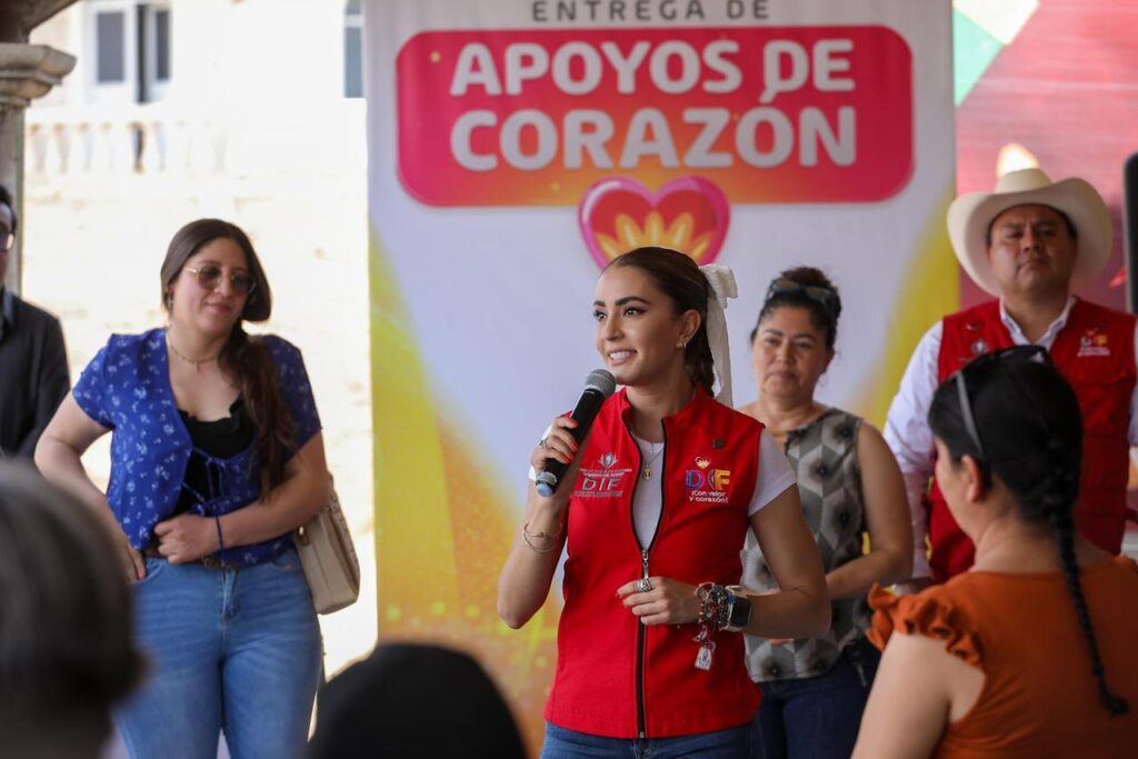 Marisol Rosso acerca apoyos, servicios y atención directa a 100 comunidades de Durango capital (2)