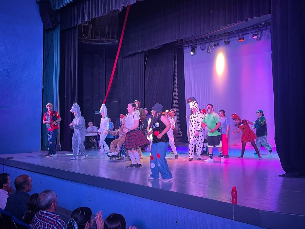 Obra de teatro “Héroes en escena” con la obra Mi mejor amigo 2 de marzo Teatro Dolores del Río 4