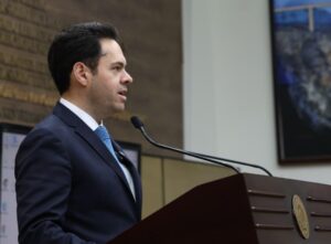 Propone Alejandro Mojica fortalecer adopción en Durango
