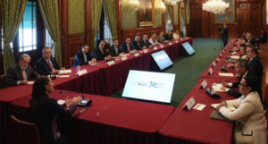 Reuniones con empresarios; van contra inversión para mantener pobreza