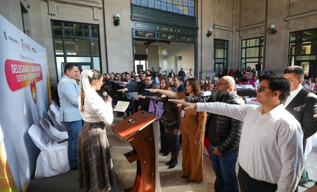Unidos por lo que más amamos Marisol toma protesta y capacita a delegados del DIF para fortalecer la protección de la niñez en Durango (4)