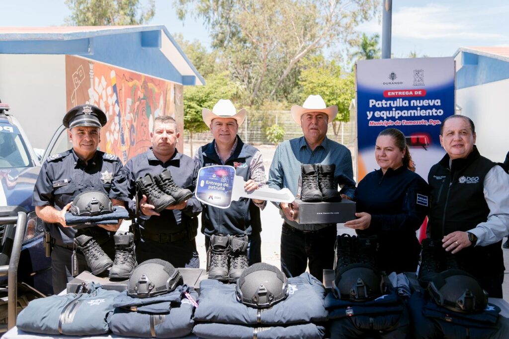 Con más seguridad para las familias, Esteban entrega patrulla y equipamiento policial en Tamazula