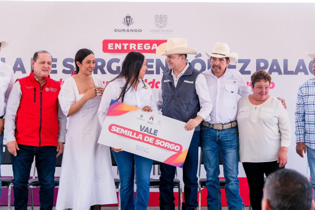 Entrega Esteban más de 600 bultos de semilla de sorgo para que 200 productores de Gómez Palacio aumenten sus cosechas y mejoren sus ingresos (4)