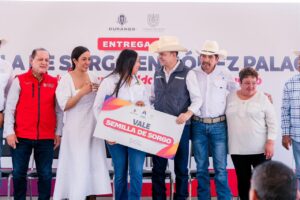 Entrega Esteban más de 600 bultos de semilla de sorgo para que 200 productores de Gómez Palacio aumenten sus cosechas y mejoren sus ingresos (4)