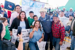 Familias de Santa María del Oro reconocen avances y beneficios en su municipio con obras de agua potable, carretera y apoyos a vivienda (5)