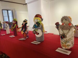 2-50 maneras de ser Mujer expo muñecas 3