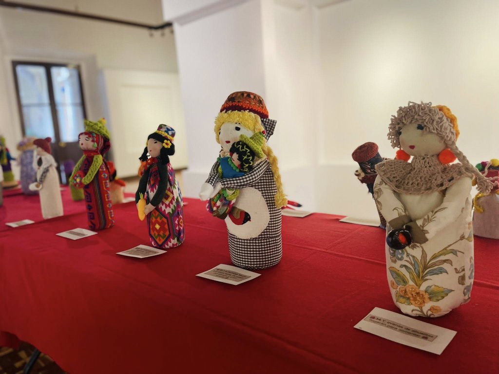 2-50 maneras de ser Mujer expo muñecas 3