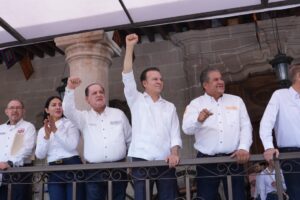 ALANIS DESFILE PM