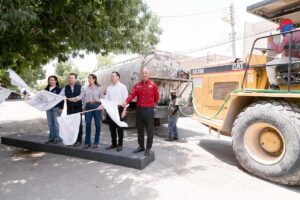 Con la meta de 200 calles para La Laguna, Esteban y Betzabé inician rehabilitación de vialidades en Gómez Palacio (5)